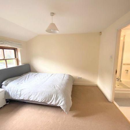 Cozy Double Room Next To Putney Bridge And High Street ลอนดอน ภายนอก รูปภาพ