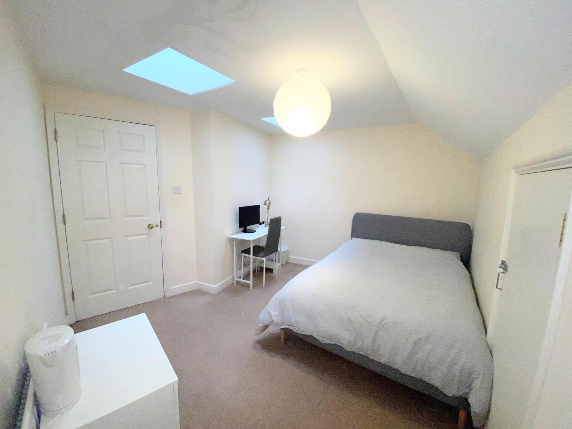 Cozy Double Room Next To Putney Bridge And High Street ลอนดอน ภายนอก รูปภาพ